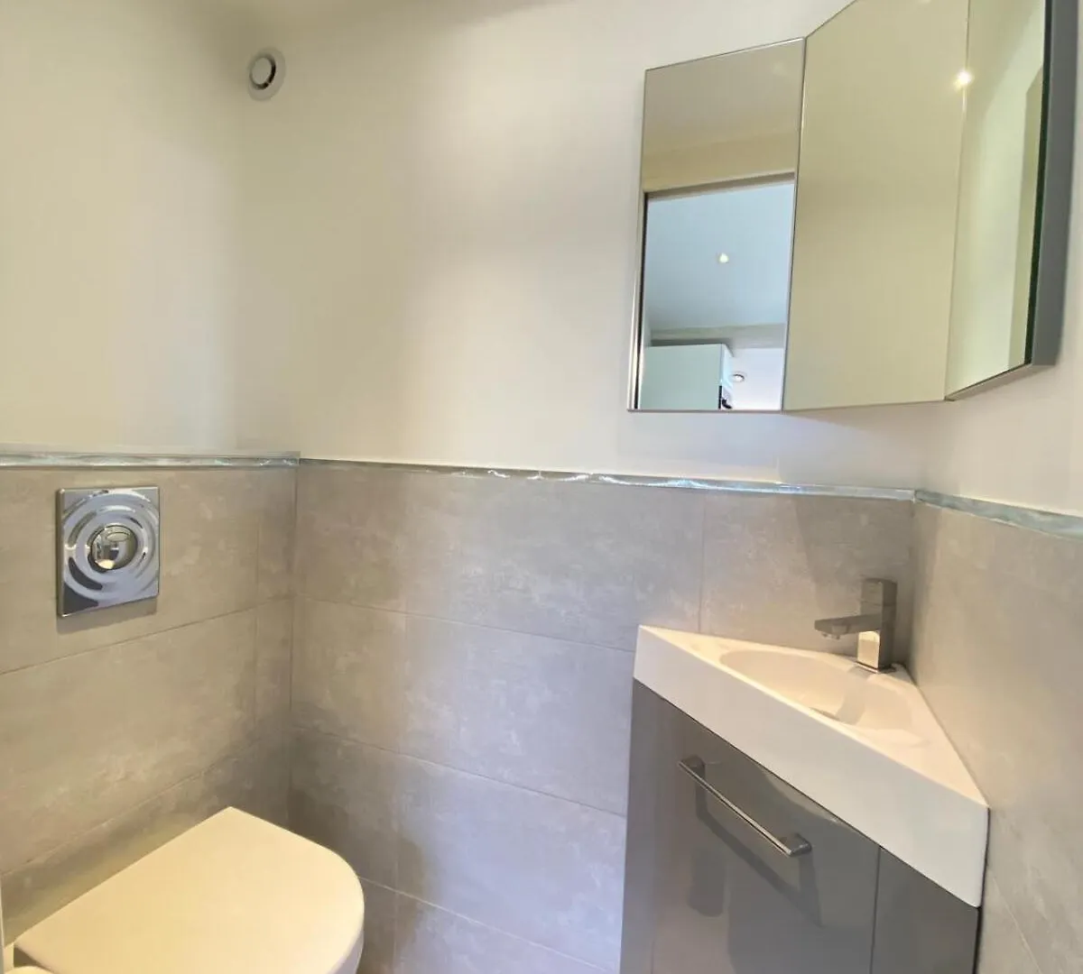 Modern & Bright 4-Room Apartment In Cannes Banane Francja