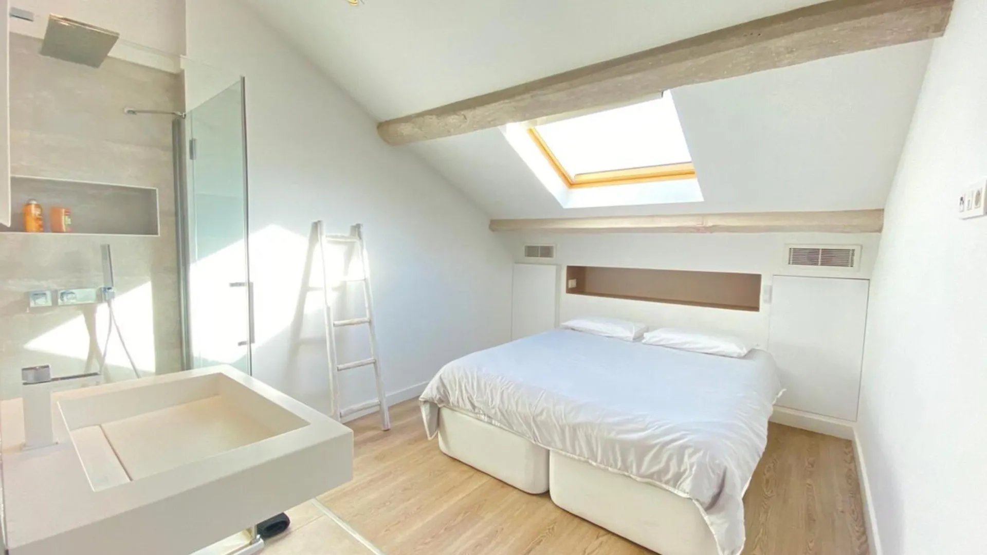 Modern & Bright 4-Room Apartment In Cannes Banane 0*,  Francja